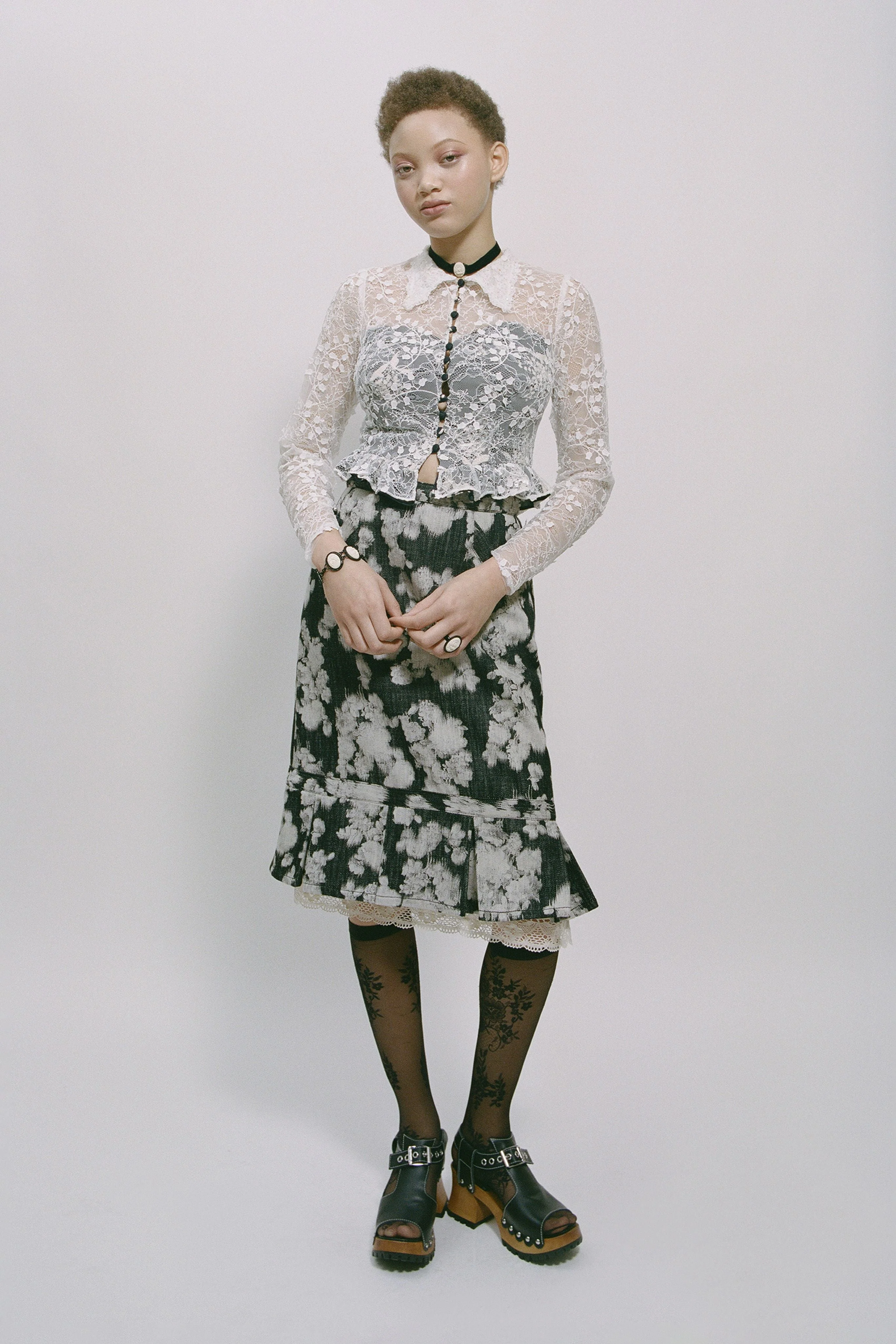 Rose Illusion Denim Lace Trimmed Skirt - Image 9